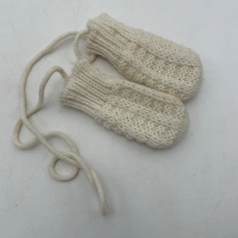 Vintage 1950s Baby Bonnet Lot Knit & Lace 3‎ Bonnets Mittens Booties